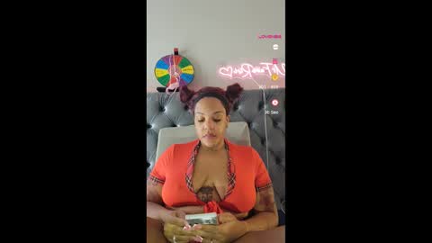 Snapshot of urfaveriri chatting on 20, 10, 2025 urfaveriri online show from 20, 10, 2025