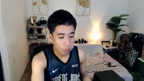 Snapshot of urguy_habibi chatting on 12, 11, 2025 Bib online show from 12, 11, 2025