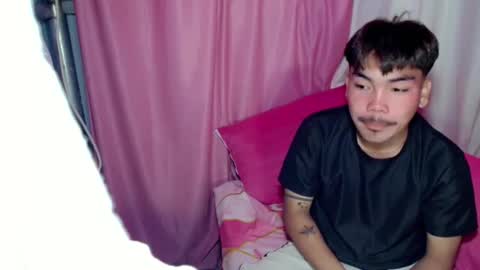 Snapshot of urhot_kharlxoxo chatting on 27, 11, 2025 john carlo online show from 27, 11, 2025