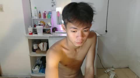 Snapshot of urhotpinoy_izaac chatting on 12, 11, 2025 simeon ulok online show from 12, 11, 2025