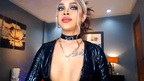 UrMajestyTyra online show from 18, 12, 2024