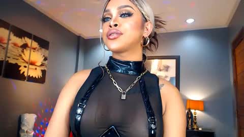 UrMajestyTyra online show from 22, 12, 2024