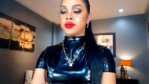 UrMajestyTyra online show from 5, 1, 2025