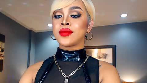 UrMajestyTyra online show from 5, 1, 2025