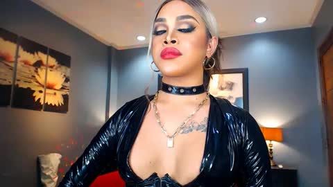 UrMajestyTyra online show from 10, 1, 2025