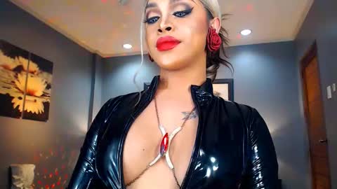 UrMajestyTyra online show from 11, 1, 2025