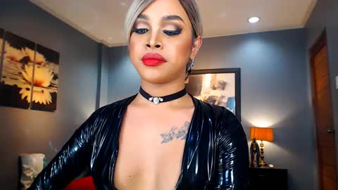 UrMajestyTyra online show from 12, 1, 2025