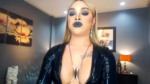 UrMajestyTyra online show from 24, 2, 2025