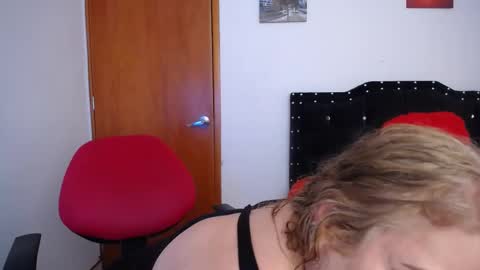 Eveling Blanco  online show from 23, 2, 2025