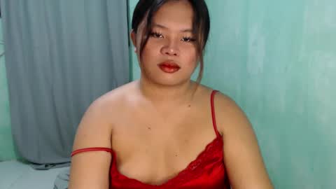 Snapshot of urwifematerial69_ chatting on 5, 12, 2024 Bella Miles Olivia online show from 5, 12, 2024