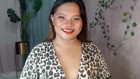 Snapshot of urwifematerial69_ chatting on 10, 12, 2024 Bella Miles Olivia online show from 10, 12, 2024