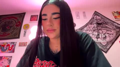 Snapshot of uveuvedee chatting on 17, 10, 2025 Val help me get 100 thumbs up 3 online show from 17, 10, 2025