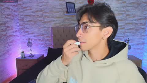 UYUKIE online show from 3, 11, 2025