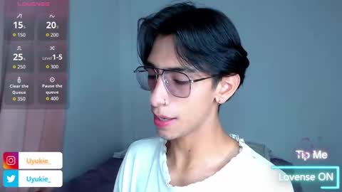 Snapshot of uyukie_ chatting on 19, 11, 2025 Uki online show from 19, 11, 2025