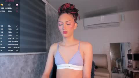 Snapshot of v_suckscock chatting on 28, 10, 2025 online show from 28, 10, 2025