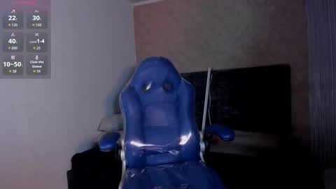 Snapshot of v_suckscock chatting on 21, 11, 2025 online show from 21, 11, 2025