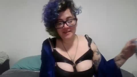 valarieak online show from 3, 10, 2025
