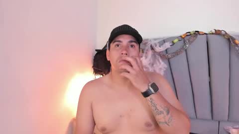 Snapshot of vale_n_matt chatting on 12, 10, 2025 Samantha y Matt online show from 12, 10, 2025