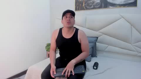 Snapshot of vale_n_matt chatting on 16, 10, 2025 Samantha y Matt online show from 16, 10, 2025