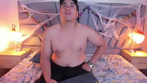 Snapshot of vale_n_matt chatting on 21, 10, 2025 Samantha y Matt online show from 21, 10, 2025