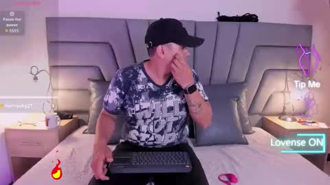 Snapshot of vale_n_matt chatting on 9, 11, 2025 Samantha y Matt online show from 9, 11, 2025