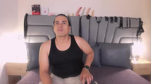 Snapshot of vale_n_matt chatting on 19, 11, 2025 Samantha y Matt online show from 19, 11, 2025