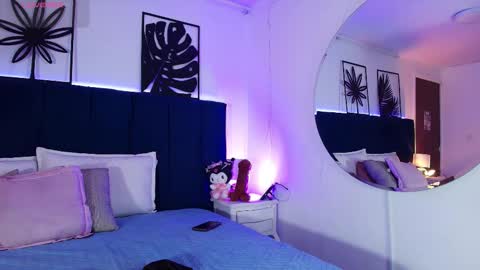 Snapshot of valeery_gomez chatting on 4, 11, 2025 Tifanny online show from 4, 11, 2025