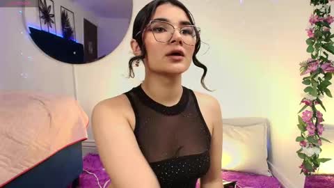 Snapshot of valeery_gomez chatting on 18, 11, 2025 Tifanny online show from 18, 11, 2025