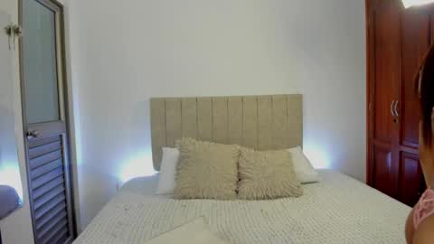 Snapshot of valen_sweet01 chatting on 28, 10, 2025 valentina online show from 28, 10, 2025