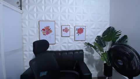Valentina  online show from 4, 2, 2025