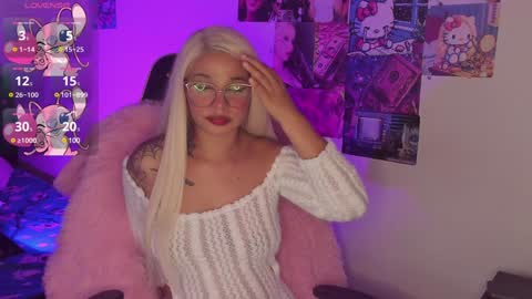Snapshot of valentinna_5 chatting on 5, 2, 2025 Danielle Please help me to reach 300 thumbs up online show from 5, 2, 2025