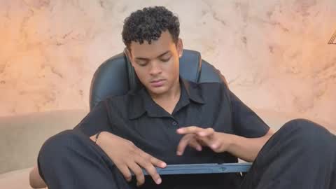 valentino_thompson online show from 29, 9, 2025