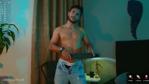 Snapshot of valentinoford chatting on 29, 9, 2025 Valentino online show from 29, 9, 2025