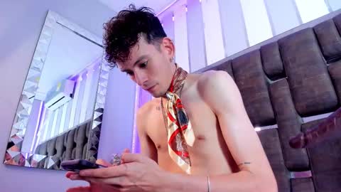 Snapshot of valentinomoreti chatting on 5, 12, 2025 Valentino online show from 5, 12, 2025