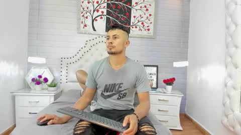  Valentinos  online show from 7, 11, 2025