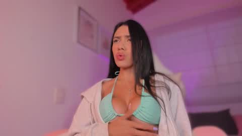 Snapshot of valeria_uribe22 chatting on 29, 9, 2025    online show from 29, 9, 2025