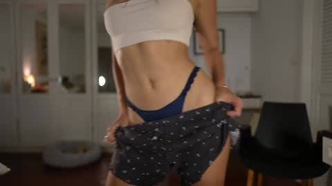 Snapshot of valerieh chatting on 29, 10, 2025 Valerie online show from 29, 10, 2025