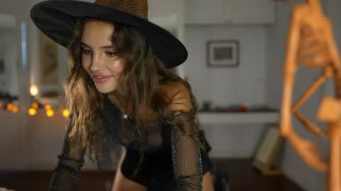 Snapshot of valerieh chatting on 31, 10, 2025 Valerie online show from 31, 10, 2025