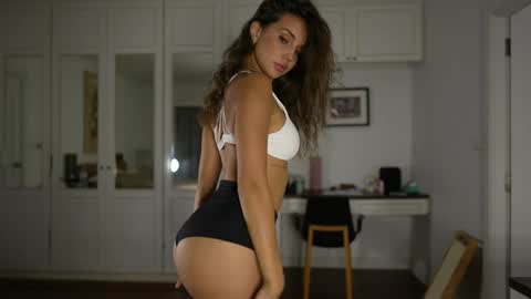 Snapshot of valerieh chatting on 26, 11, 2025 Valerie online show from 26, 11, 2025