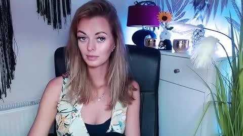 Snapshot of valerieluvsugar chatting on 2, 12, 2024 Valerie online show from 2, 12, 2024