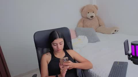 Snapshot of valerihouse chatting on 4, 2, 2026 Juli C online show from 4, 2, 2026