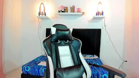 Snapshot of valeriie_pretty chatting on 19, 2, 2025 Vale online show from 19, 2, 2025