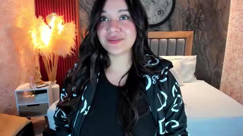 Snapshot of valeryshadey chatting on 4, 12, 2025 Valerie Shadey online show from 4, 12, 2025