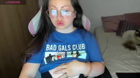 Snapshot of valeryvass_07 chatting on 12, 12, 2024 My name is Valery... Nice to meet you thumb up me please its important online show from 12, 12, 2024