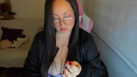 Snapshot of valeryvass_07 chatting on 16, 9, 2025 My name is Valery... Nice to meet you thumb up me please its important online show from 16, 9, 2025