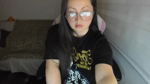 Snapshot of valeryvass_07 chatting on 3, 11, 2025 My name is Valery... Nice to meet you thumb up me please its important online show from 3, 11, 2025