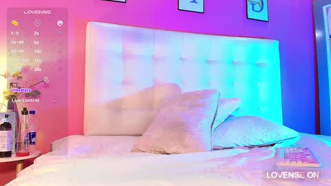 Valkiria moore  online show from 4, 12, 2024