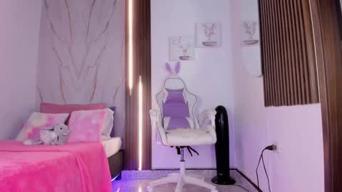 Vallolet Peach  online show from 7, 10, 2025