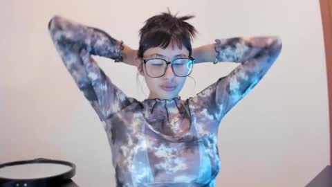 Snapshot of vandalovee chatting on 16, 10, 2025 Babi Alu online show from 16, 10, 2025