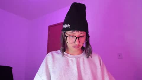 Snapshot of vandalovee chatting on 20, 10, 2025 Babi Alu online show from 20, 10, 2025